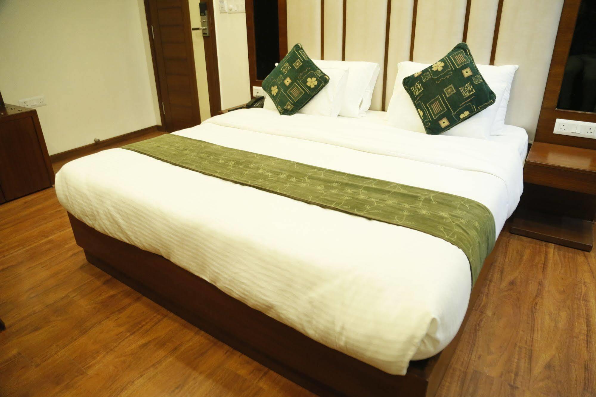 Grand Ffour Hotel New Delhi Luaran gambar
